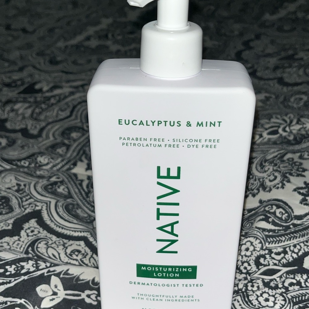 Native Plant-Based Moisturizer with Eucalyptus & Mint